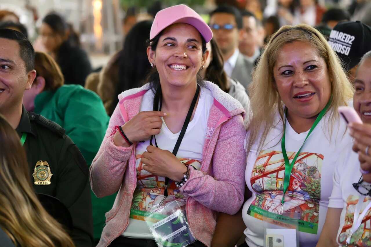 Programa 'Mujeres que reverdecen' obtuvo un reconocimiento de MinAmbiente, en el evento Alfombra verde 2022