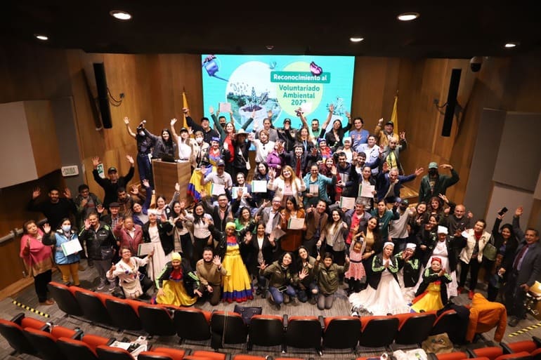 En el marco del Día del Voluntariado Ambiental, la Secretaría de Ambiente hizo un reconocimiento especial a las personas, los colectivos y las organizaciones que, durante 2022, trabajaron para incentivar el cuidado del medioambiente en Bogotá, mediante estrategias de educación y participación ciudadana.